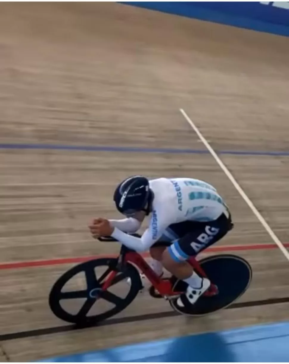 PURA POTENCIA. Tiago Olarte mostró un muy buen nivel en el Mundial Junior de Pista, en Tel Aviv, Israel.  