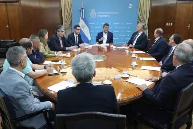 Massa y fabricantes de electrónica acordaron reducir el uso de insumos importados