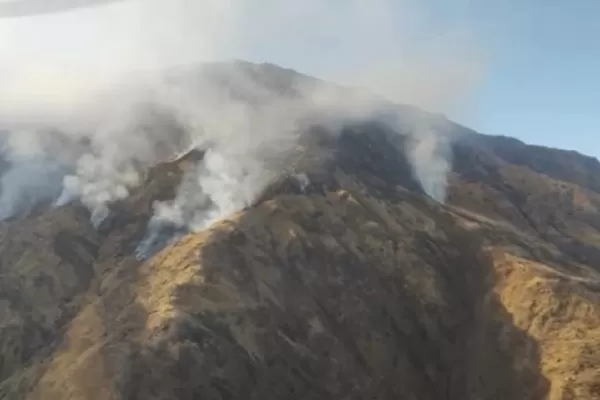 Continúan los trabajos para sofocar las llamas en la alta montaña tafinista