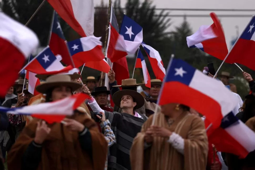 EL CAMPO. Manifestantes en contra de la nueva Constitución marcharon vestidos de gauchos. reuters