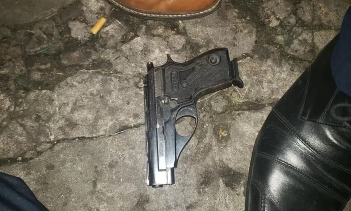 INTENTO DE MAGNICIDIO. El arma secuestrada es una pistola Bersa.