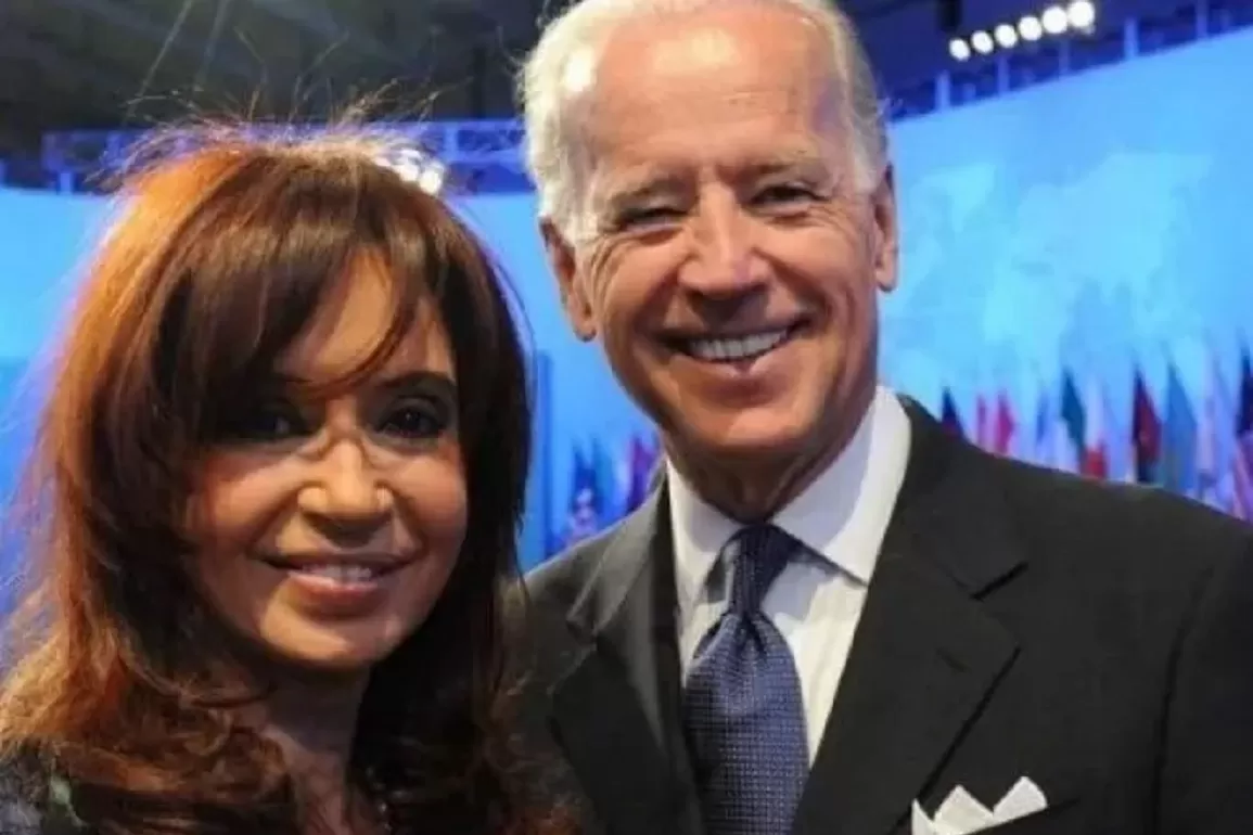 Otros tiempos: Cristina Fernández de Kirchner junto a Joe Biden.