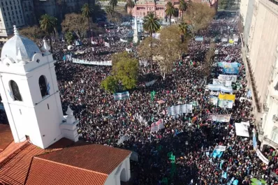 Una multitudinaria y variopinta marcha repudió el intento de magnicidio contra Cristina Kirchner