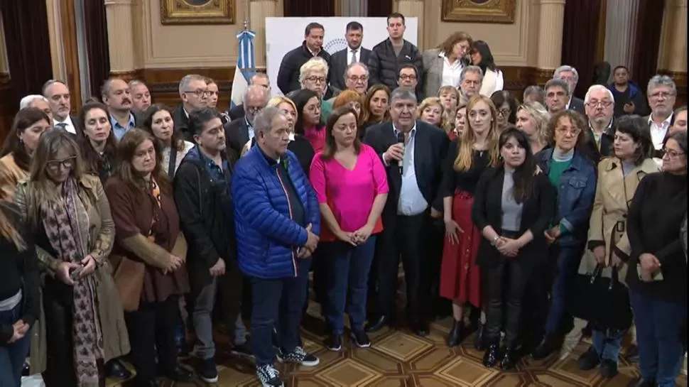 CONGRESISTAS. Los oficialistas se reunieron para repudiar el atentado. 