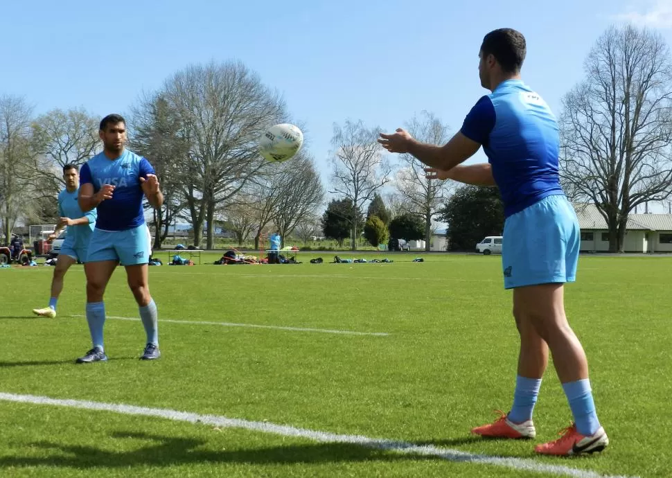 MOVIMIENTOS. El tucumano Matías Orlando, uno de los puntos altos del primer partido, se mantendrá como primer centro. 