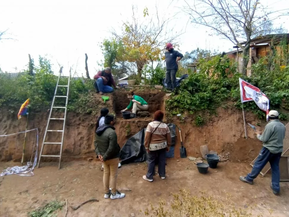 LA BARRANCA. Labor conjunta para descubrir qué guarda la tierra. 