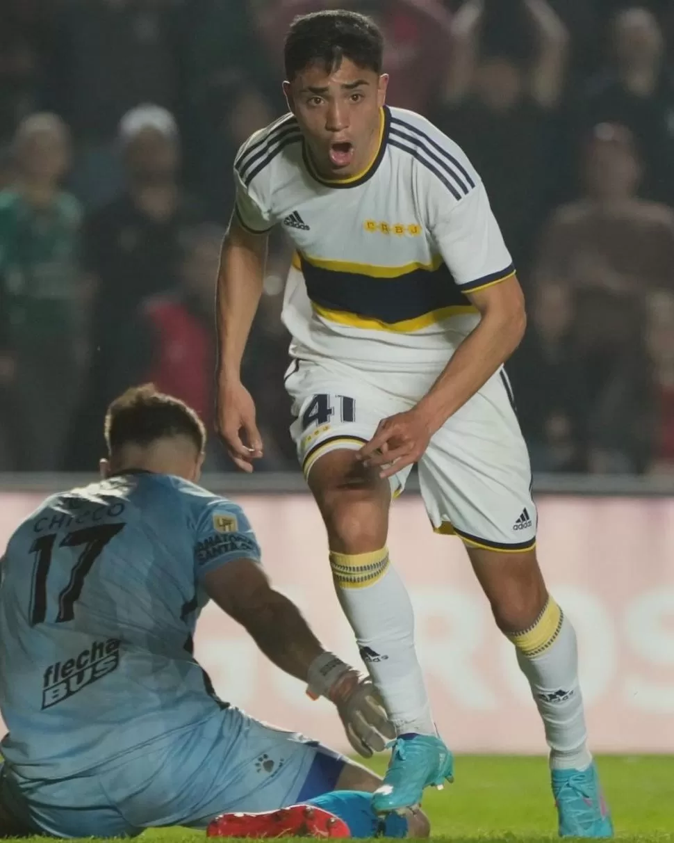 DULCE. ¿Langoni convirtió el gol de la victoria en el “Cementerio de los Elefantes”. 