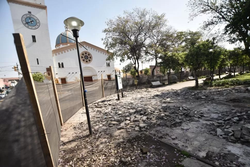 CAMINERÍA. Se renovará el solado  conservando la estructura circulatoria de la  plaza. 