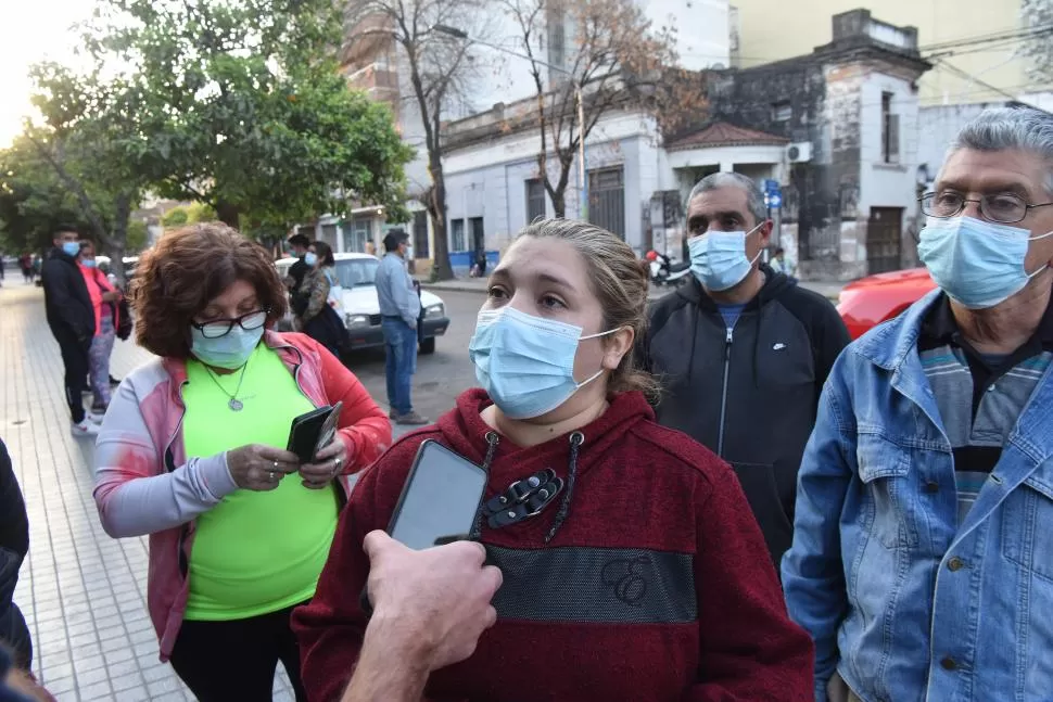 CARLA LUNA. La mujer necesita que su madre reciba atención médica. 