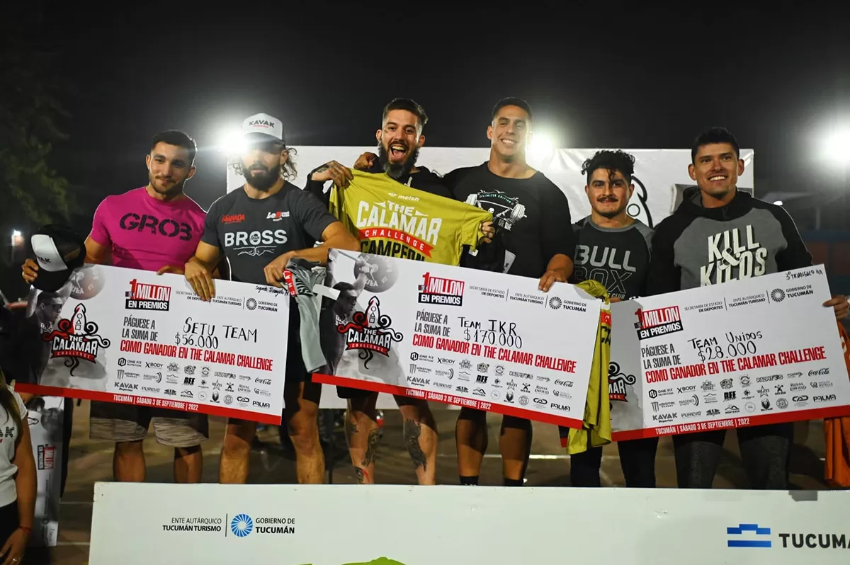 CABALLEROS. Las duplas masculinas, con la tucumana a la izquierda, en la premiación. Gentileza Matías Cisterna 