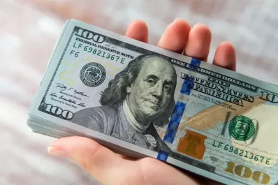 El “blue” bajó $15 por el “dólar soja”
