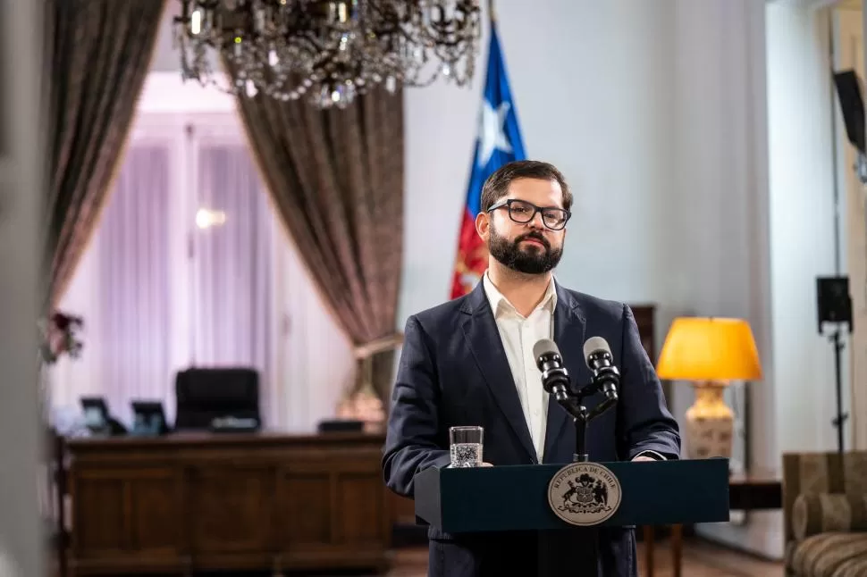 ESCUCHA. “Ha hablado el pueblo de Chile y lo ha hecho de manera fuerte y clara”, dijo Boric, el domingo.  