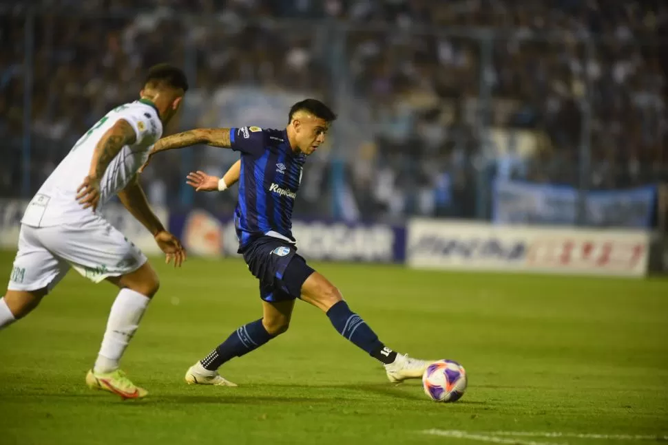 ENCHUFADO. Isnaldo entró bien al juego, pero no bastó con su ímpetu para ganar. LA GACETA / FOTOS DE DIEGO ÁRAOZ