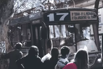 Los problemas del transporte público impactan más en las mujeres