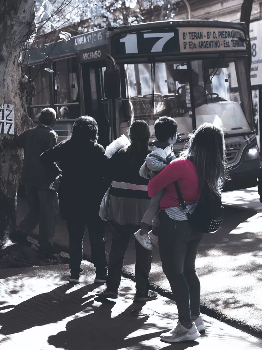 Los problemas del transporte público impactan más en las mujeres