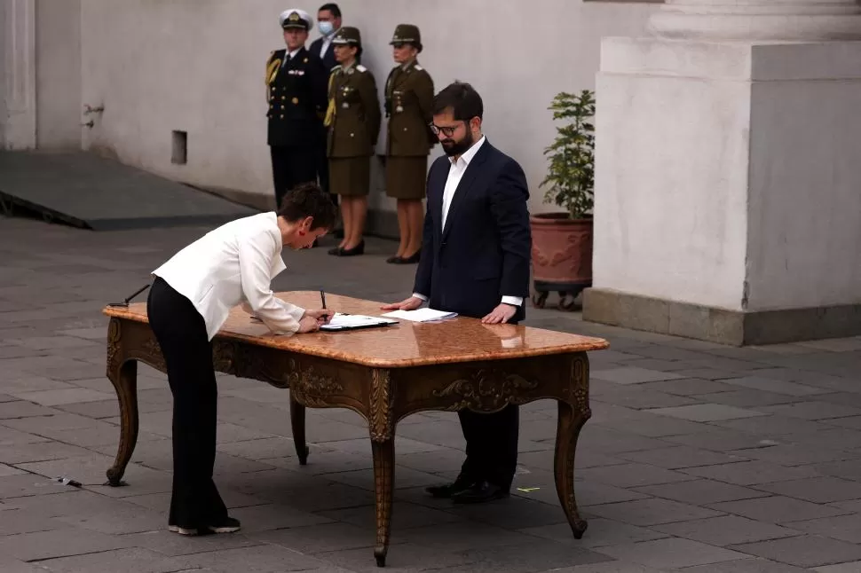 TAREA. Los nuevos ministros deben escuchar “las urgencias ciudadanas”.  