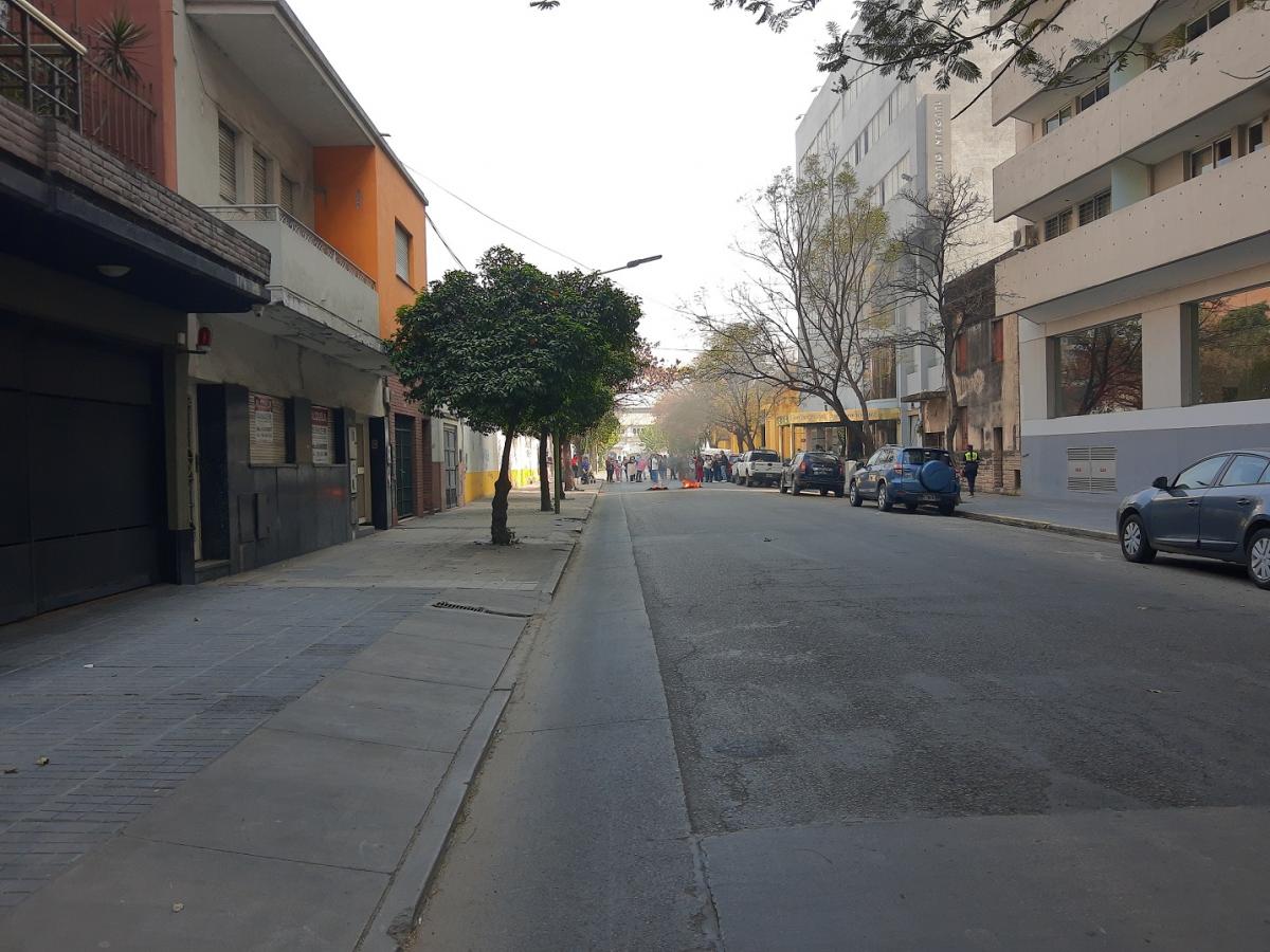 PROTESTA FRENTE A LUZ MÉDICA. 