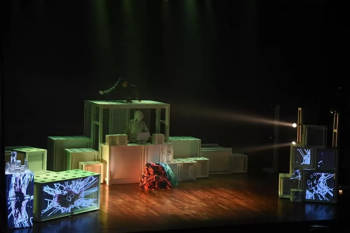 Danza contemporánea en el teatro municipal Rosita Ávila