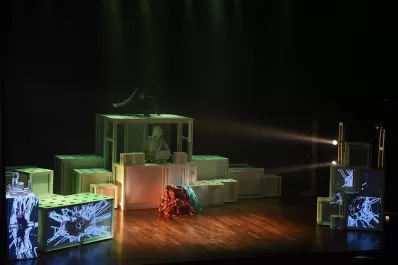 Danza contemporánea en el teatro municipal Rosita Ávila