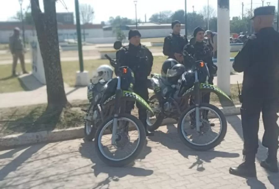 Las Talitas: la policía desalojo a personas que se habían asentado en una plaza