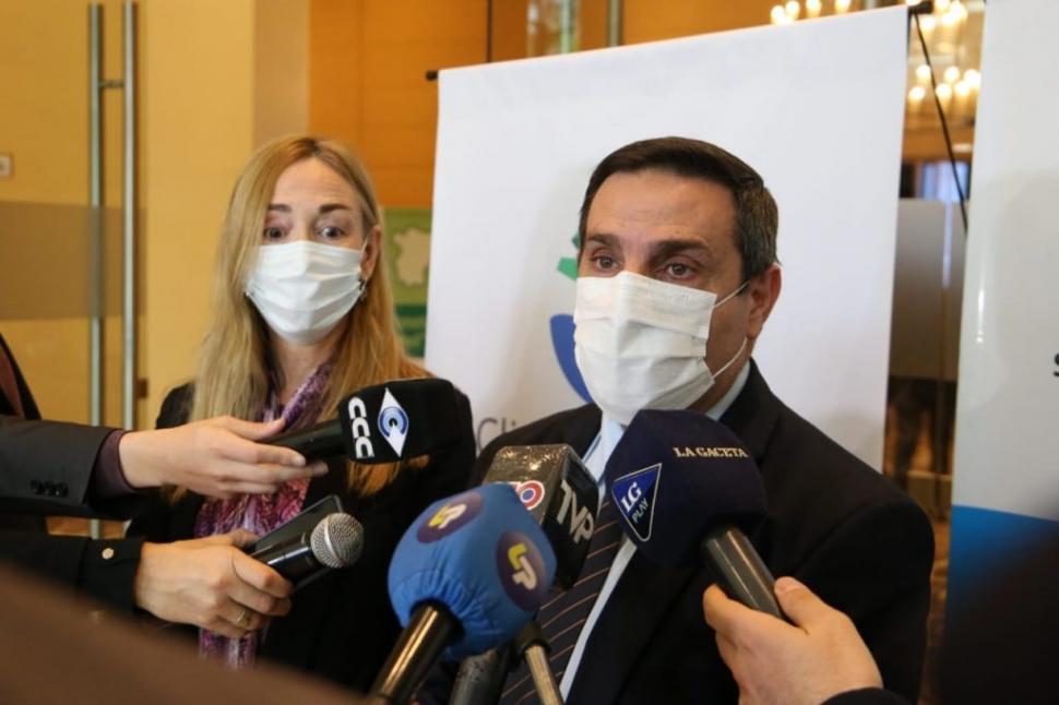 LUIS MEDINA RUIZ. El ministro de Salud de la provincia habló en conferencia de prensa. SIPROSA