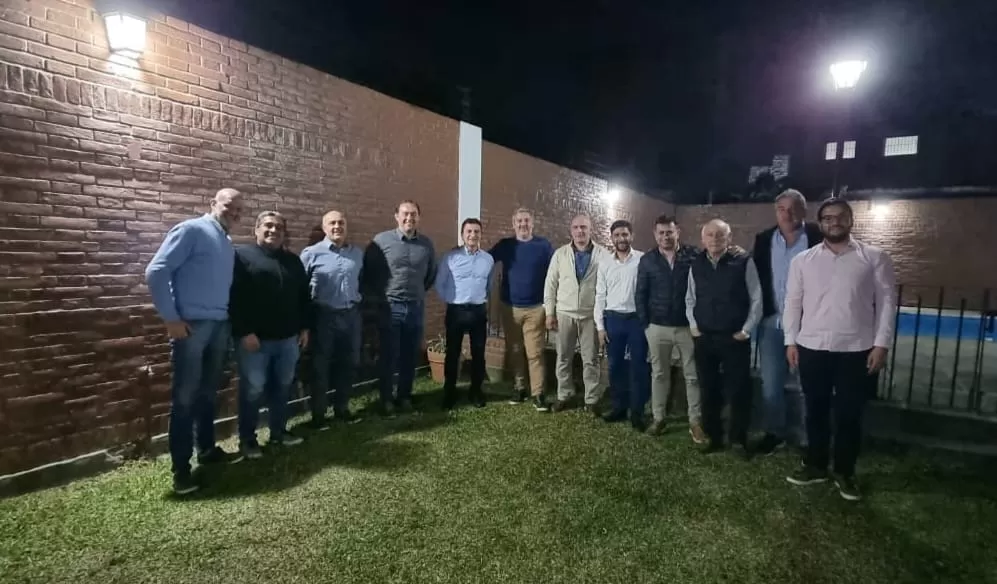 TODOS JUNTOS. Sánchez, con miembros del PRO. 