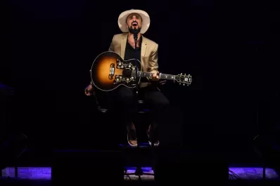 Abel Pintos engalana la Fiesta Nacional de la Empanada