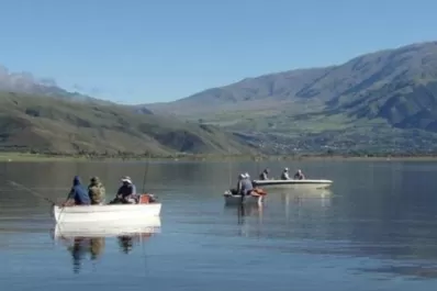 Denuncian que en el dique La Angostura escasean los pejerreyes