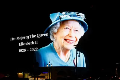 Una abdicación marcó el destino de Isabel II