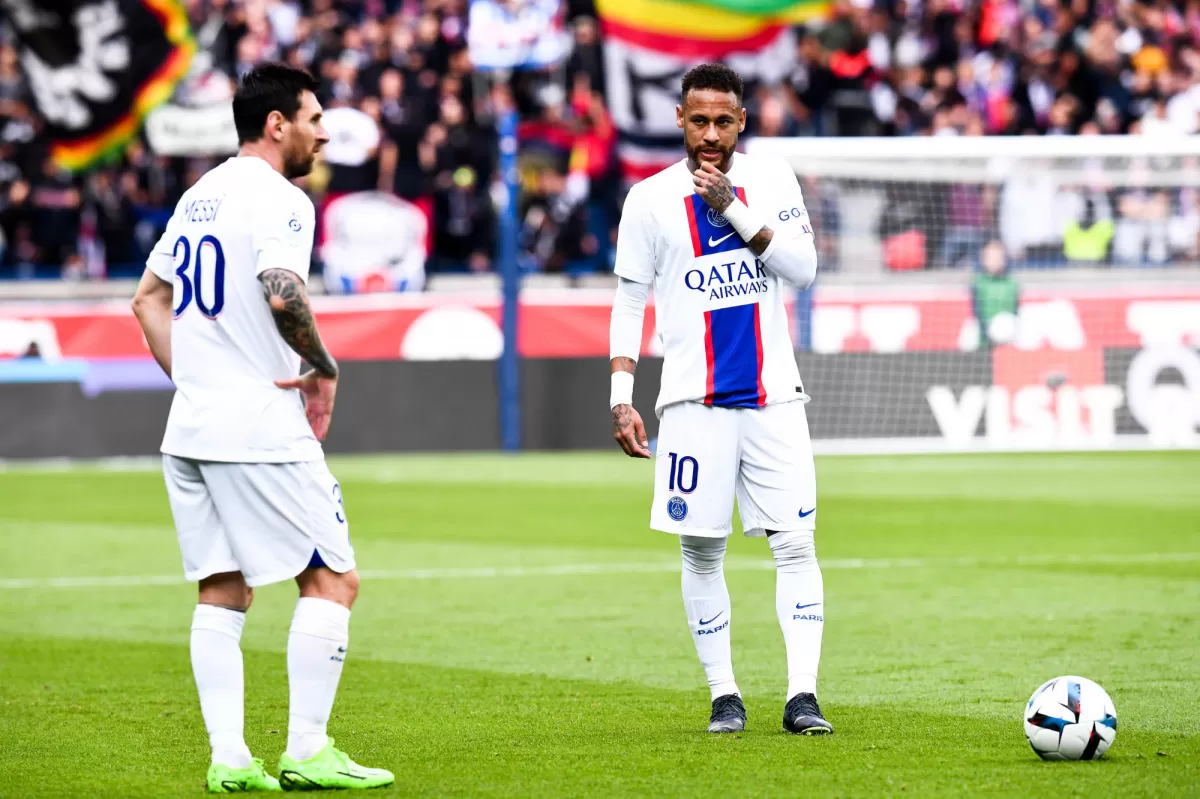 CRACKS SUDAMERICANOS EN EL PSG. Lionel Messi, junto a Neymar. Foto de @informacionpsg