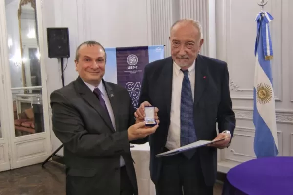 Distinción a Sagüés en la San Pablo-T