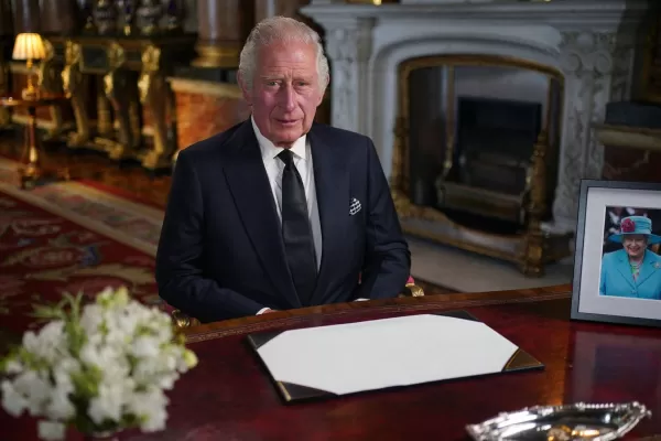 La insólita lista de exigencias diarias del rey Carlos III: cordones planchados y papel higiénico personal