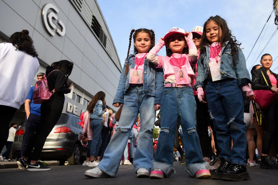 A TONO. El look de Martina fue hecho por una modista. Por supuesto, lució todo de rosa. la gaceta / fotos de DIEGO ARAOZ