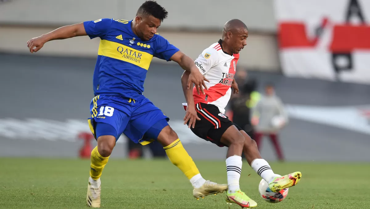 VIBRANTE. Fabra y De la Cruz protagonizarán otro duelo en la mitad de la cancha durante el Superclásico de esta tarde.