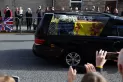 El féretro de la reina Isabel II comenzó su camino hacia el funeral en Londres