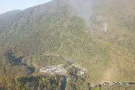 El fuego persiste en la zona de El Indio y condiciona las tareas de brigadistas