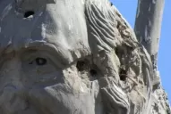 Desterremos el odio: Alberto Fernández denunció que vandalizaron un monumento de Néstor Kirchner