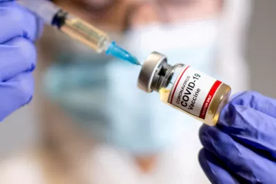 Coronavirus: Europa aprobó una vacuna contra las subvariantes de Ómicron