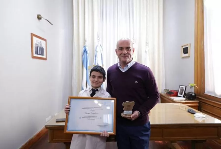 Lucas Cardozo junto al Ministro Juan Pablo Lichtmajer. 