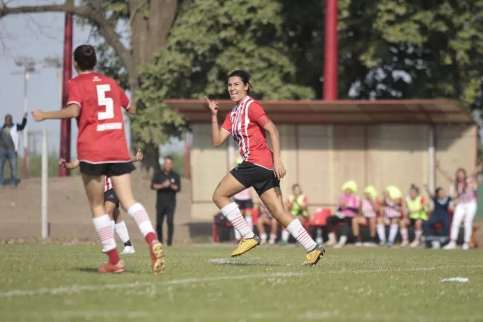 HAT-TRICK. González hizo tres tantos ante Monteros. Fue la goleadora del torneo.