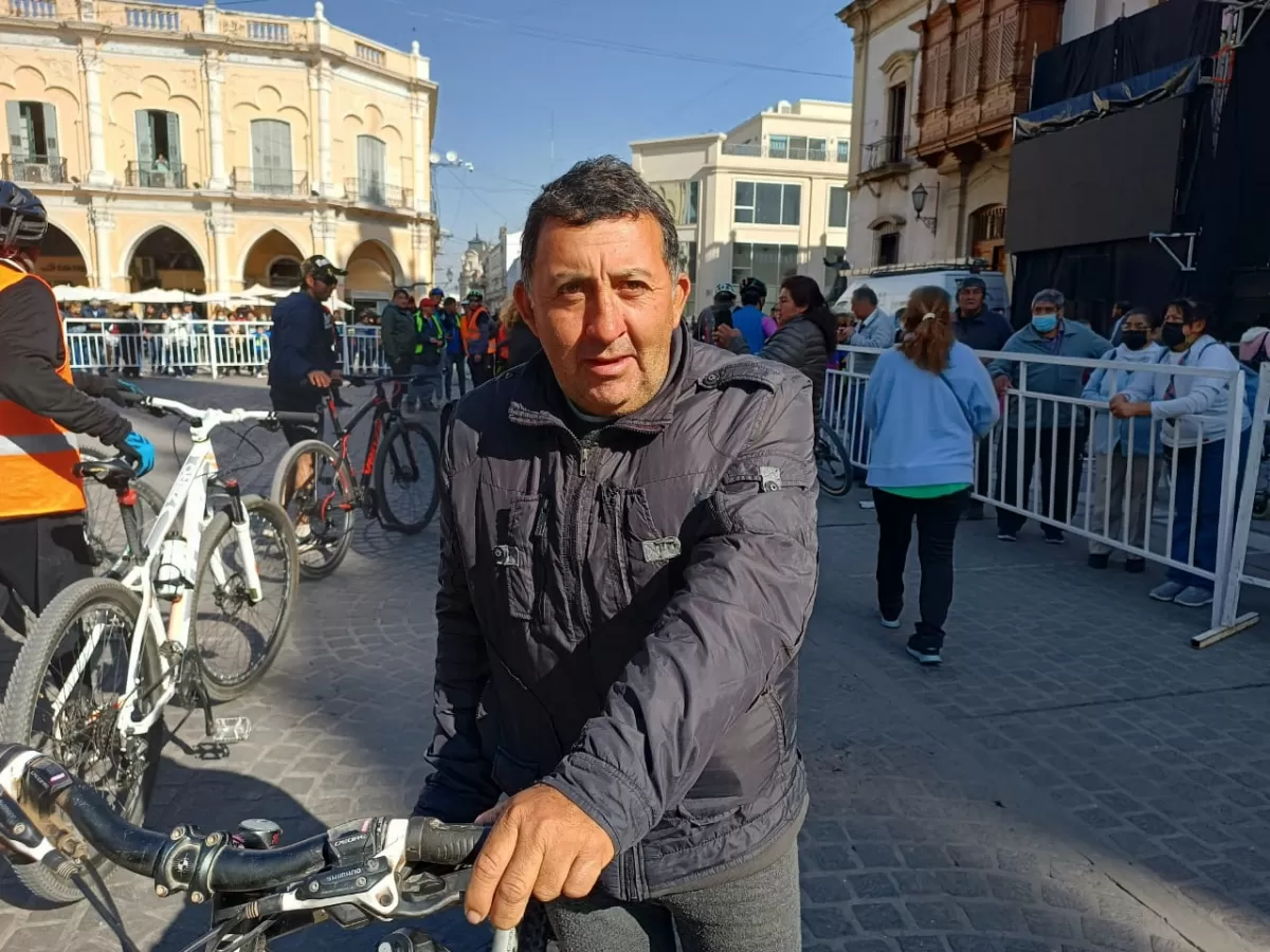 Victor Gutierrez. “Vengo a agradecer a los Santos Patronos”, dijo visiblemente emocionado.