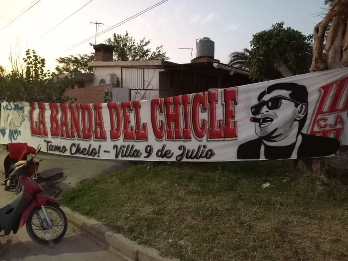 LA PREVIA. La Banda del Chicle se reunió el viernes para organizar cómo acompañarían al equipo.