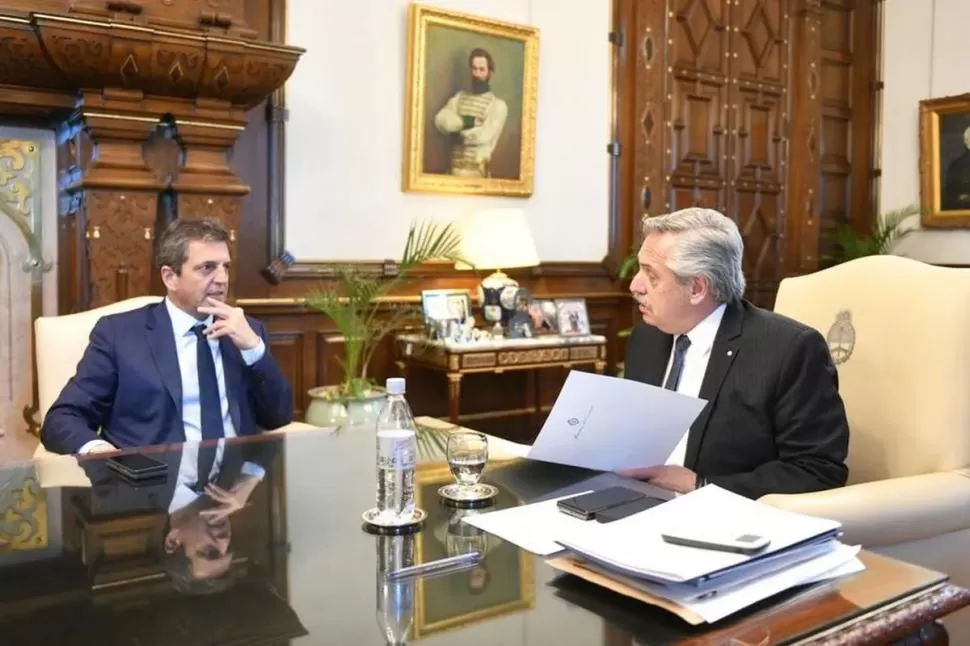 El INFORME DURÓ TRES HORAS. Ayer, el Presidente recibió al ministro de Economía en su despacho. 