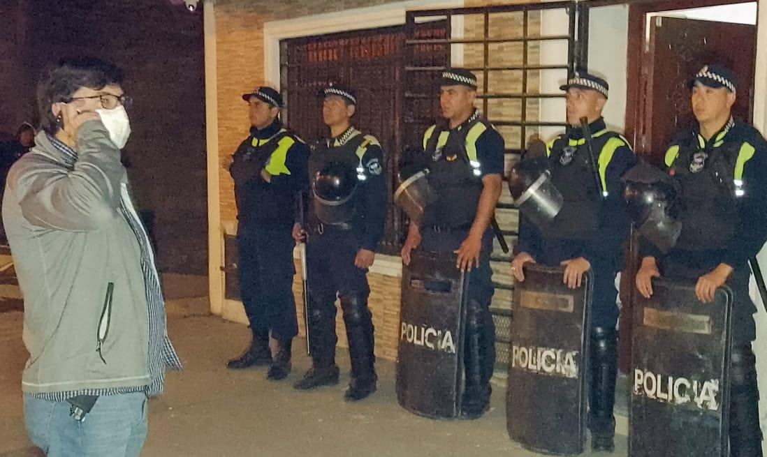 Golpe al narcomenudeo en La Costanera: Secuestran más de tres kilos de cocaína que estaban escondidos en paredes