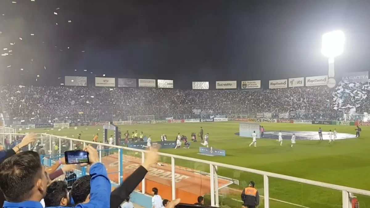 NUEVOS PRECIOS. Los hinchas deberán revolver sus bolsillos para regresar al Monumental.