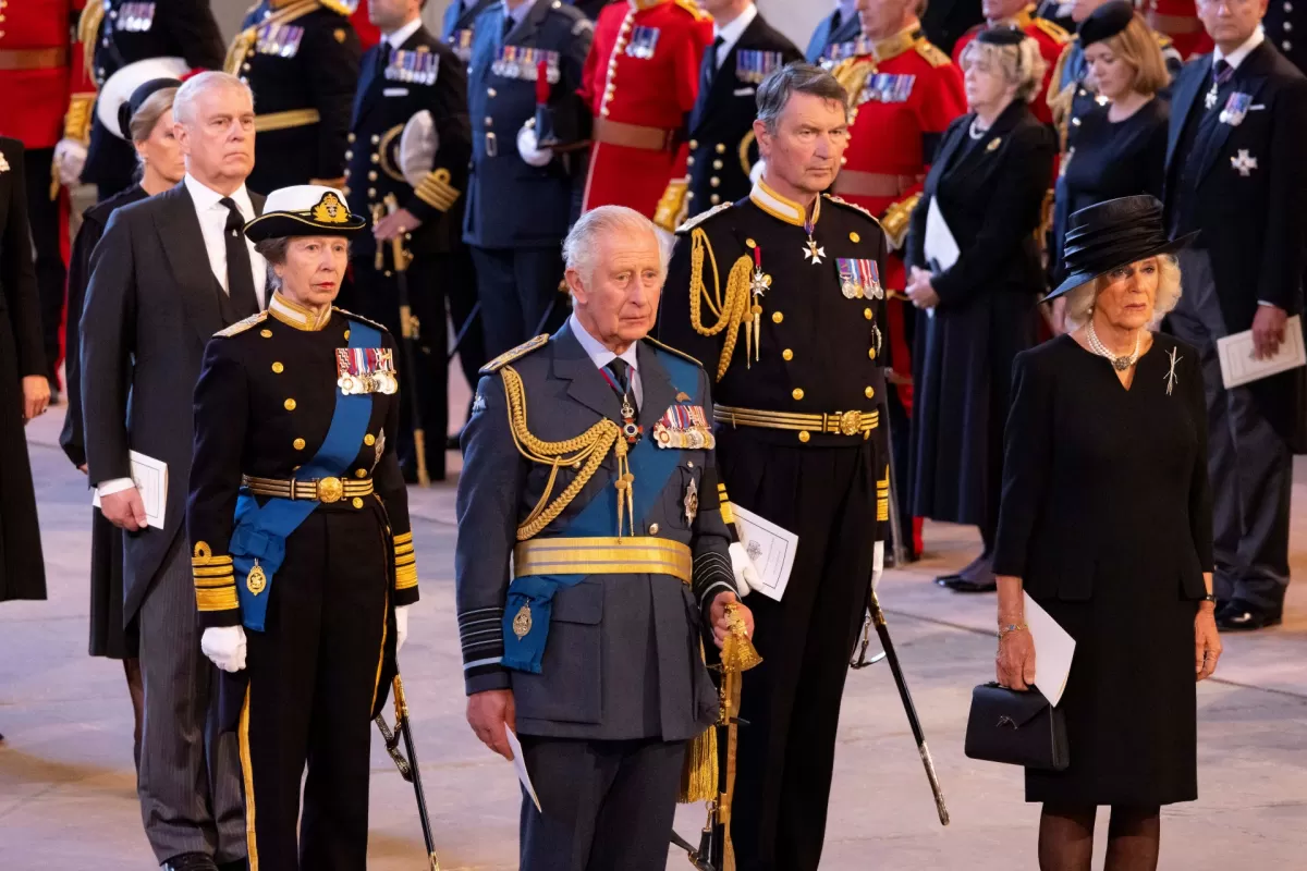 DESPIDEN A LA REINA. Carlos III y Camila recibirán a los líderes del mundo.