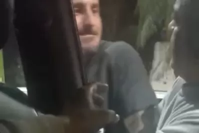 En horas quedó detenido el conductor del bate y lo echaron del cargo