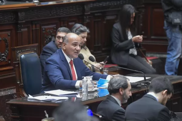 Informe de gestión en el Congreso: Manzur convocó al diálogo, pero dejó dudas