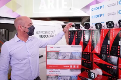 Instalan alarmas y cámaras de seguridad en escuelas de la Capital