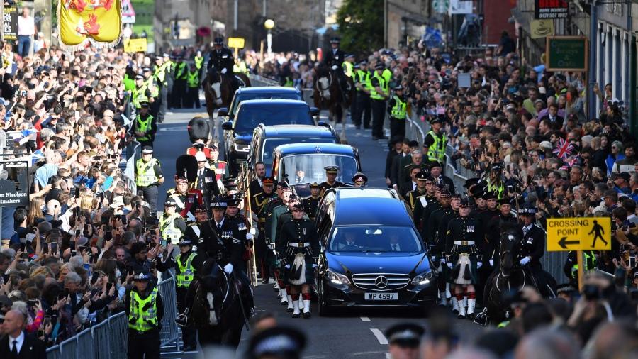 Una cola de 14 horas en Londres para despedir a Isabel II en la capilla ardiente